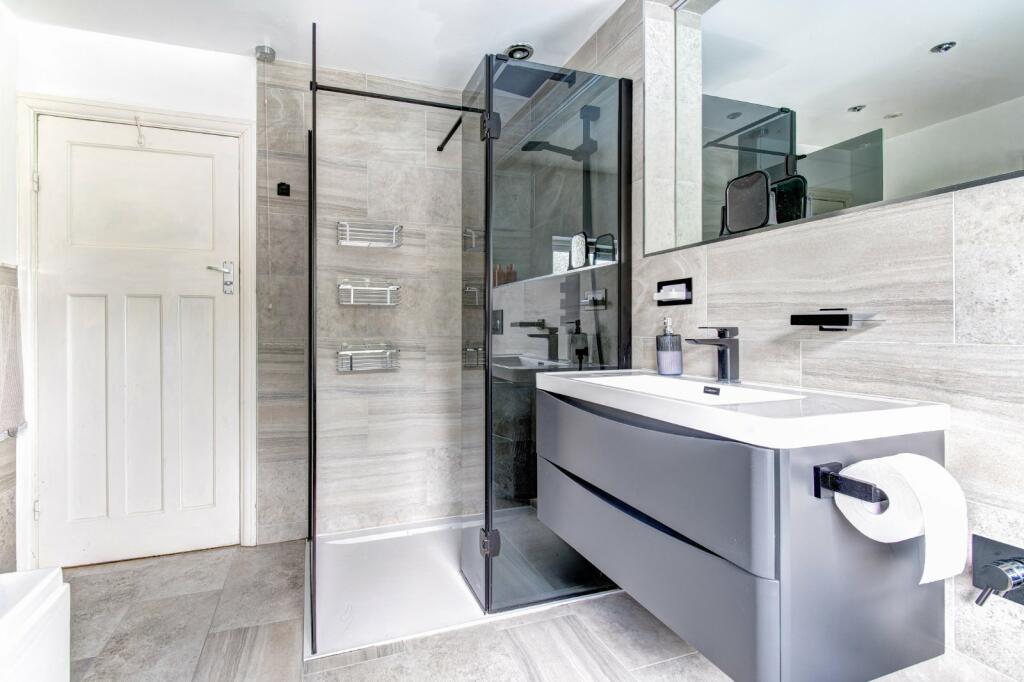 Additional property image - Warwick Road, Solihull, West Midlands, B91