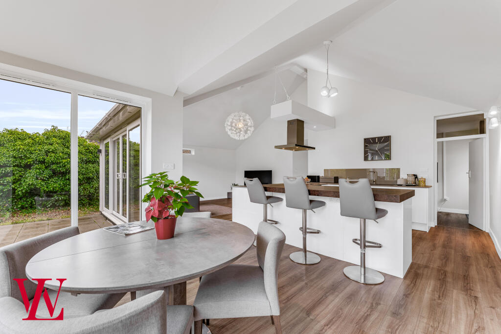 4 bedroom bungalow for sale in Halstead Road, Eight Ash Green