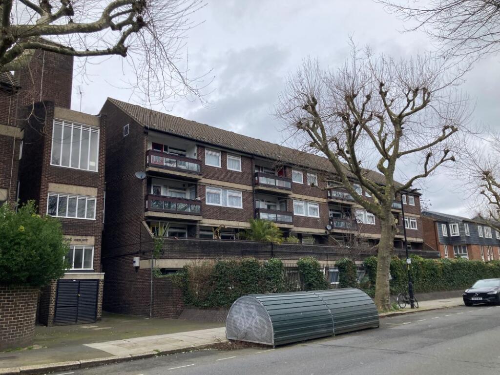 Main image of property: Flat 11 Dighton Court, John Ruskin Street, London, SE5 0PR