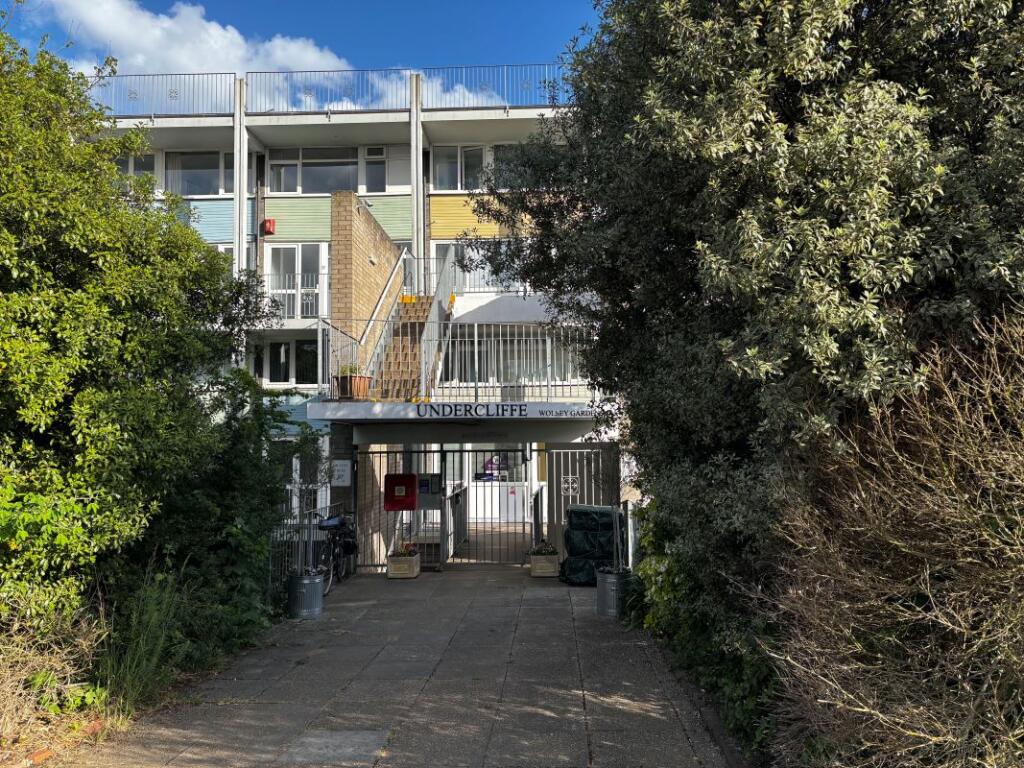 Main image of property: 5 Undercliff, Wolsey Gardens, Felixstowe, Suffolk, IP11 7PQ