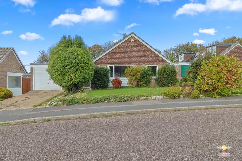Main image of property: 27 Manor Fields, Bridport, Dorset, DT6 4DB