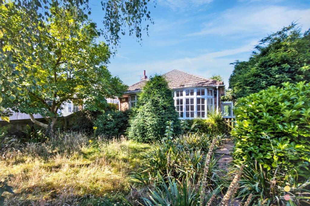 Main image of property: 27 St. Giles Avenue, Grimsby, South Humberside, DN33 2HA