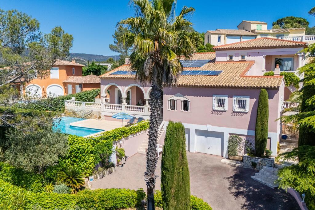 Main image of property: Provence-Alps-Cote d`Azur, Var, Fréjus