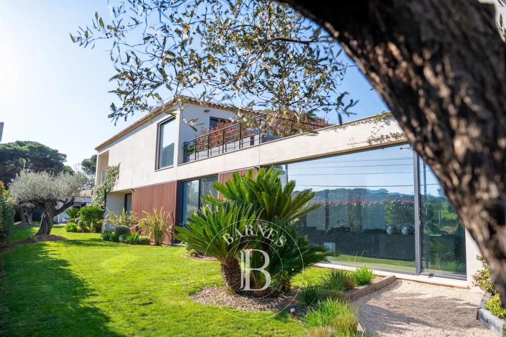 Main image of property: Provence-Alps-Cote d`Azur, Var, St-Tropez