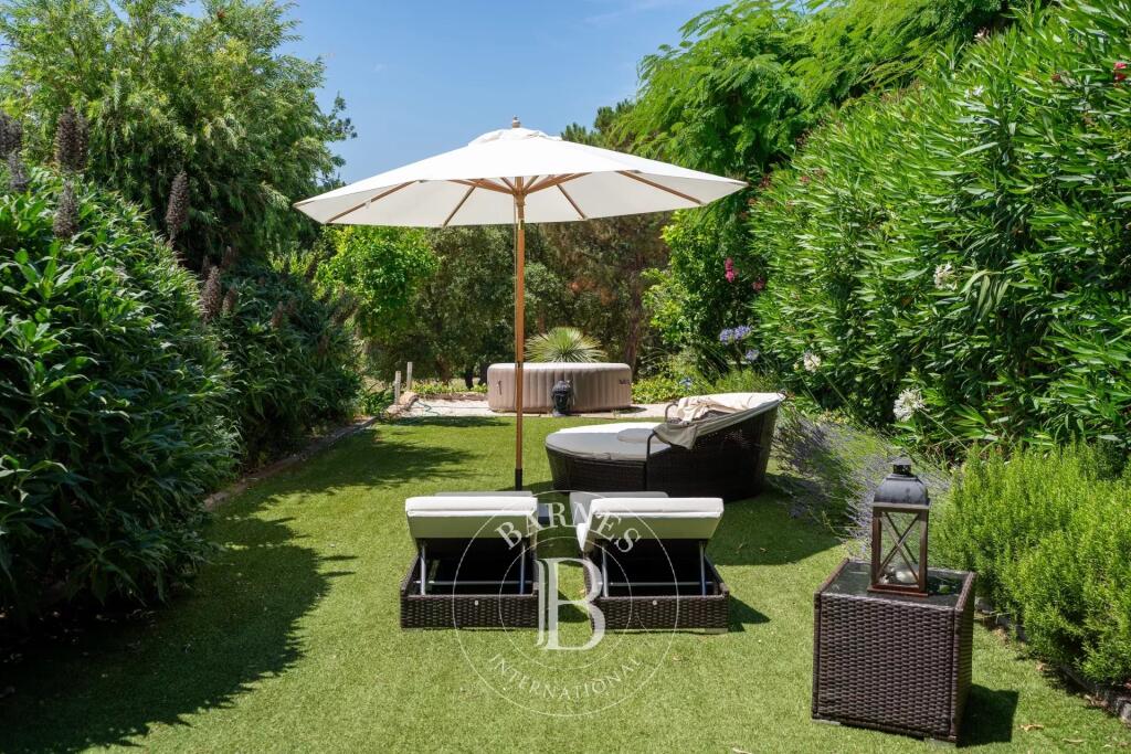 Main image of property: Provence-Alps-Cote d`Azur, Var, Gassin