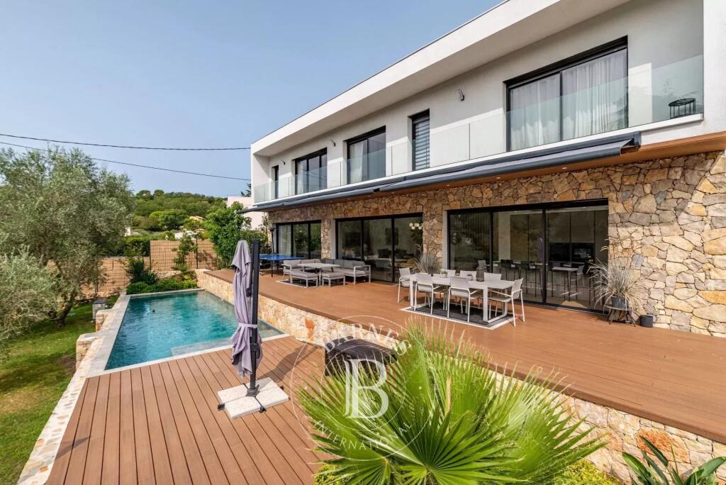 Main image of property: Provence-Alps-Cote d`Azur, Alpes-Maritimes, Valbonne