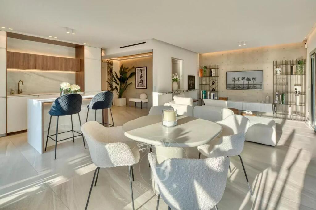 Main image of property: Provence-Alps-Cote d`Azur, Alpes-Maritimes, Cannes
