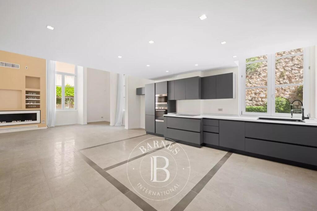 Main image of property: Provence-Alps-Cote d`Azur, Alpes-Maritimes, Roquebrune-Cap-Martin