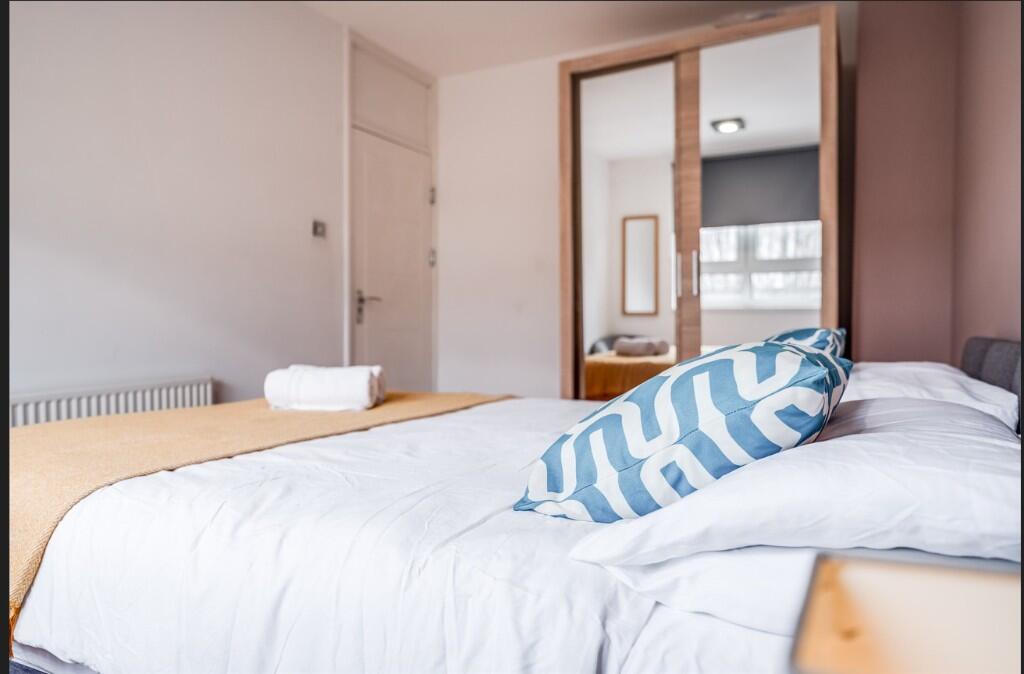 Main image of property: Globe Road, London, E1