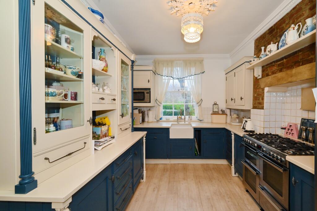 Main image of property: Mylne Street, EC1R