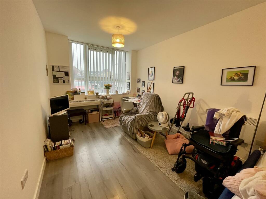 Additional property image - Bingley Road, Bradford