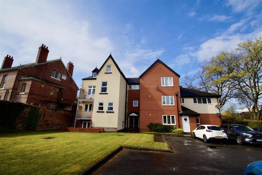 Main image of property: 243 Seymour Grove, Manchester