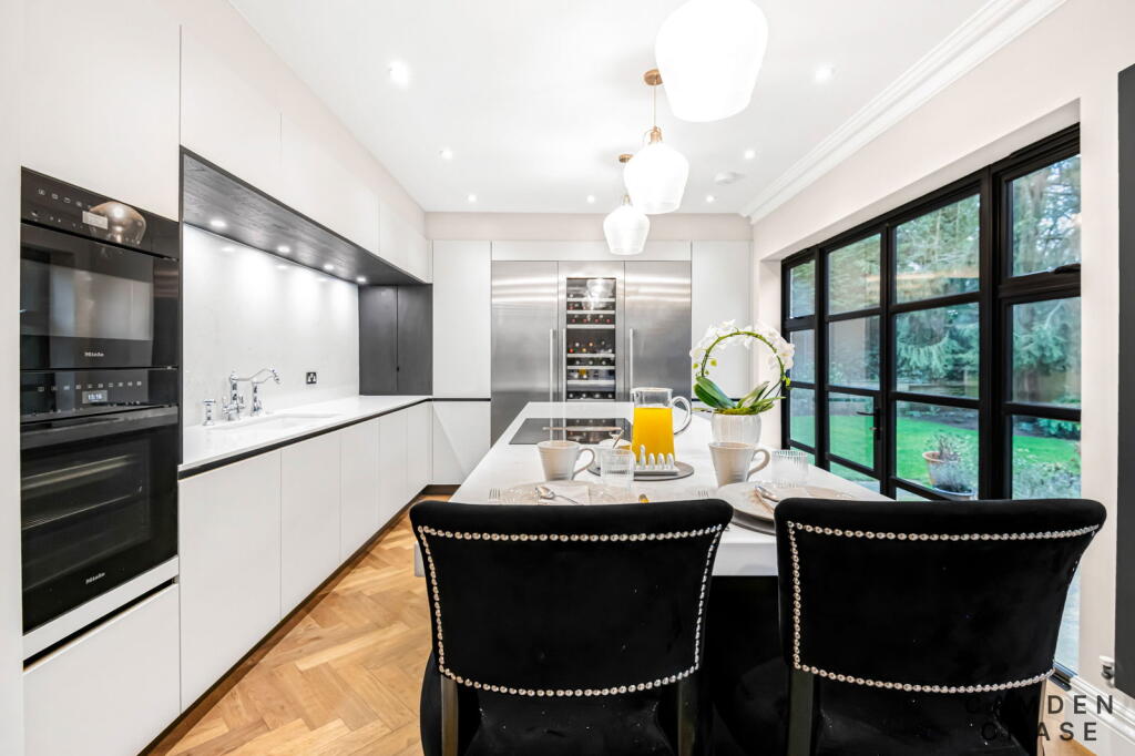 Main image of property: Greenacre Close, Hadley Highstone, EN5 4QB