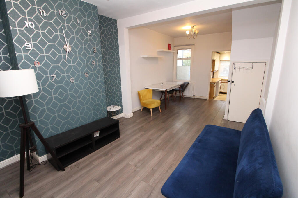 2 bedroom terraced house for rent in Carlisle Road, Dartford, DA1