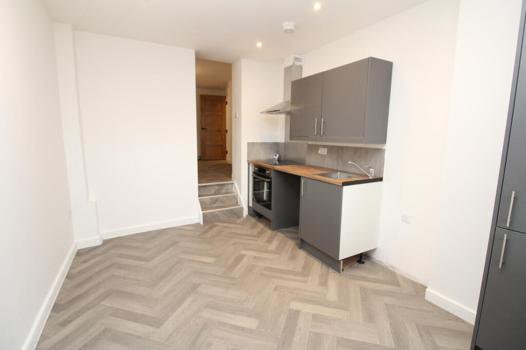 Main image of property: London Road, Rochester, Kent, ME2