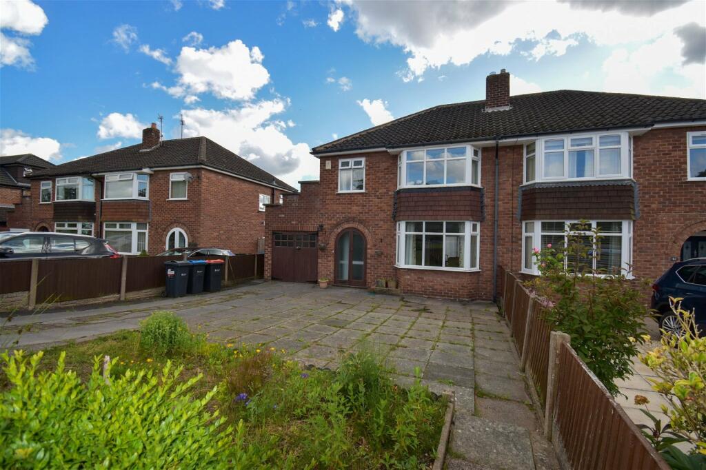 Main image of property: Long Lane, Chester, CH2 2PG