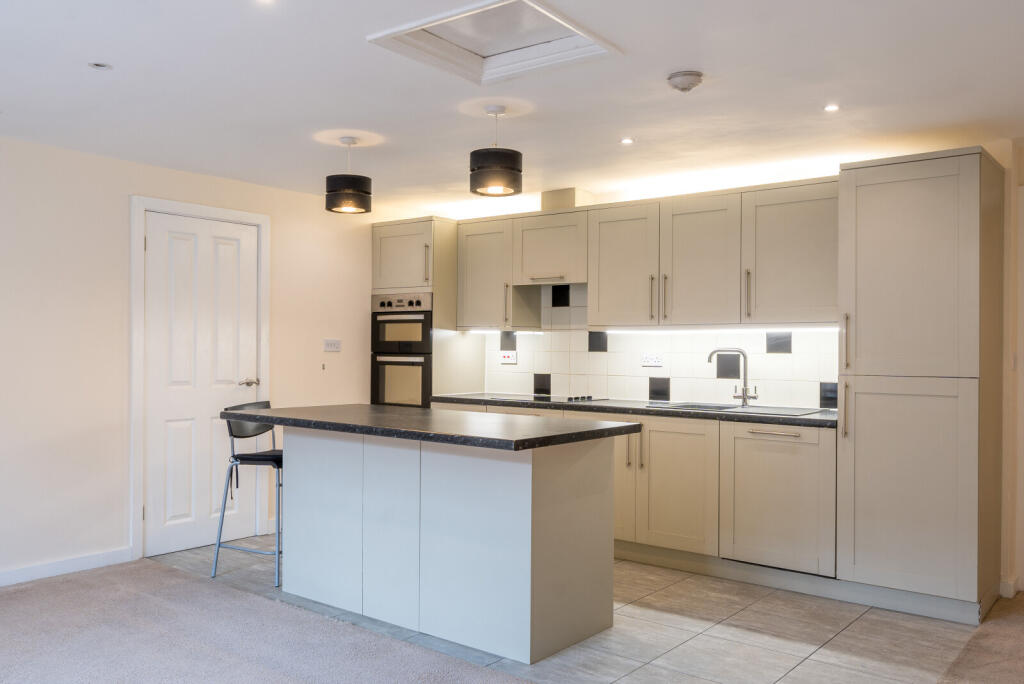 Main image of property: High Street, Leatherhead, KT22