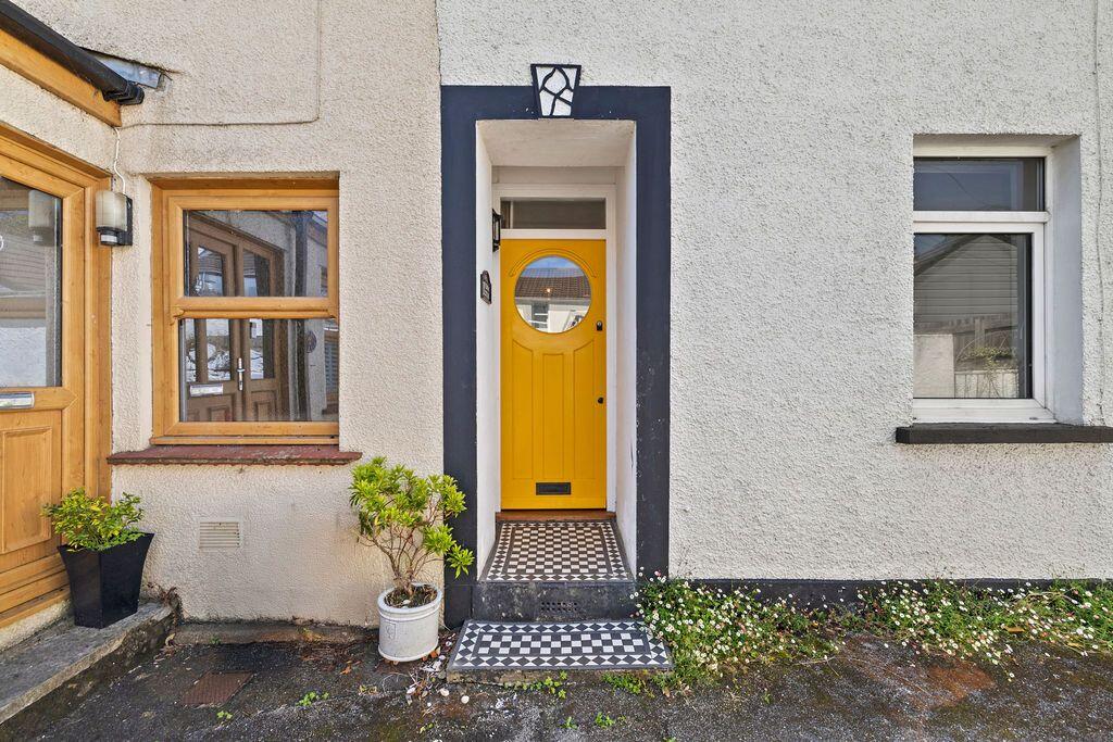 Main image of property: Hallbank, Mumbles, Swansea, SA3 4DY