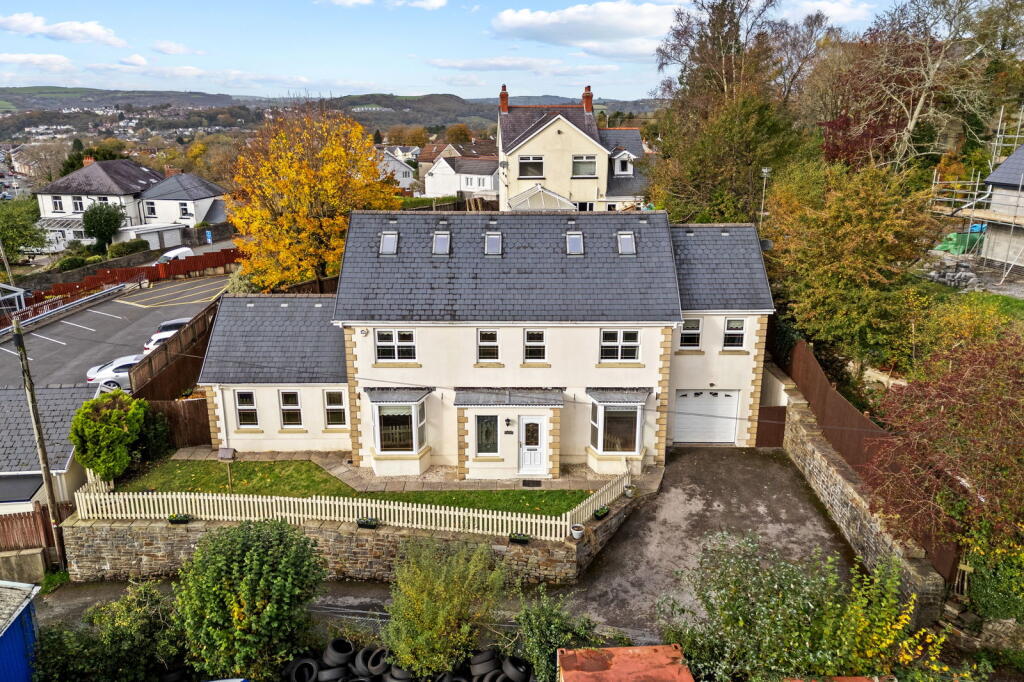 Main image of property: Oaklands, Pontarddulais, Swansea, SA4 8JX