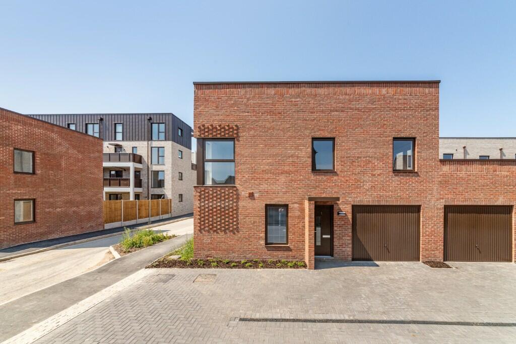 Main image of property: Bearsden Avenue, Cambridge, Cambridgeshire, CB3