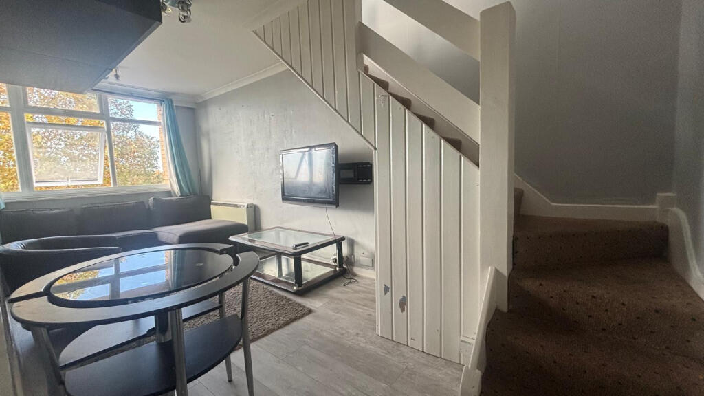 Main image of property: Kingswood House, Farnham Road, Slough, Berkshire, SL2