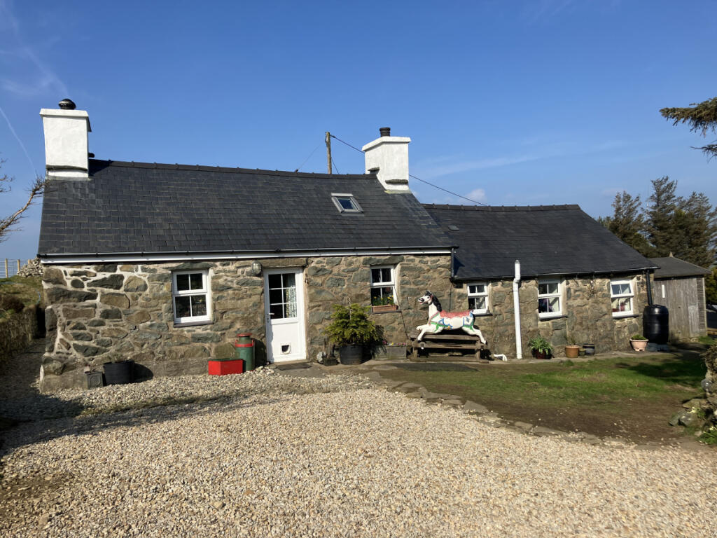2 bedroom detached house for sale in Sarn Pwllheli LL53 8EY, LL53
