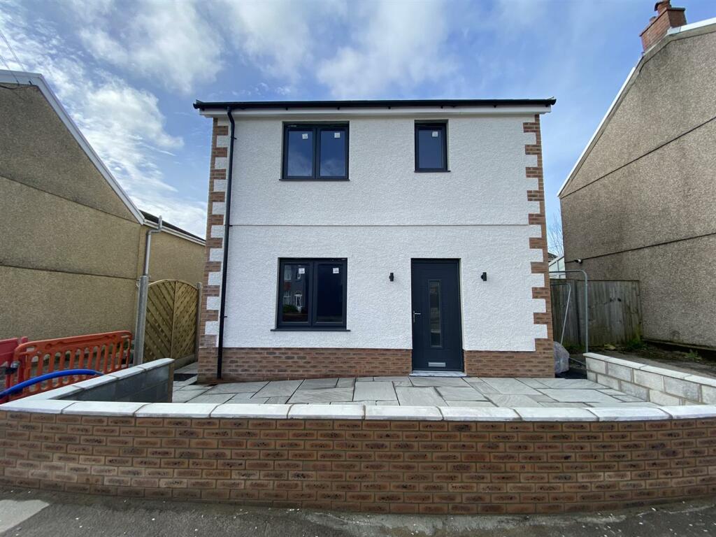 3 bedroom detached house for sale in Colby Road, Burry Port, SA16