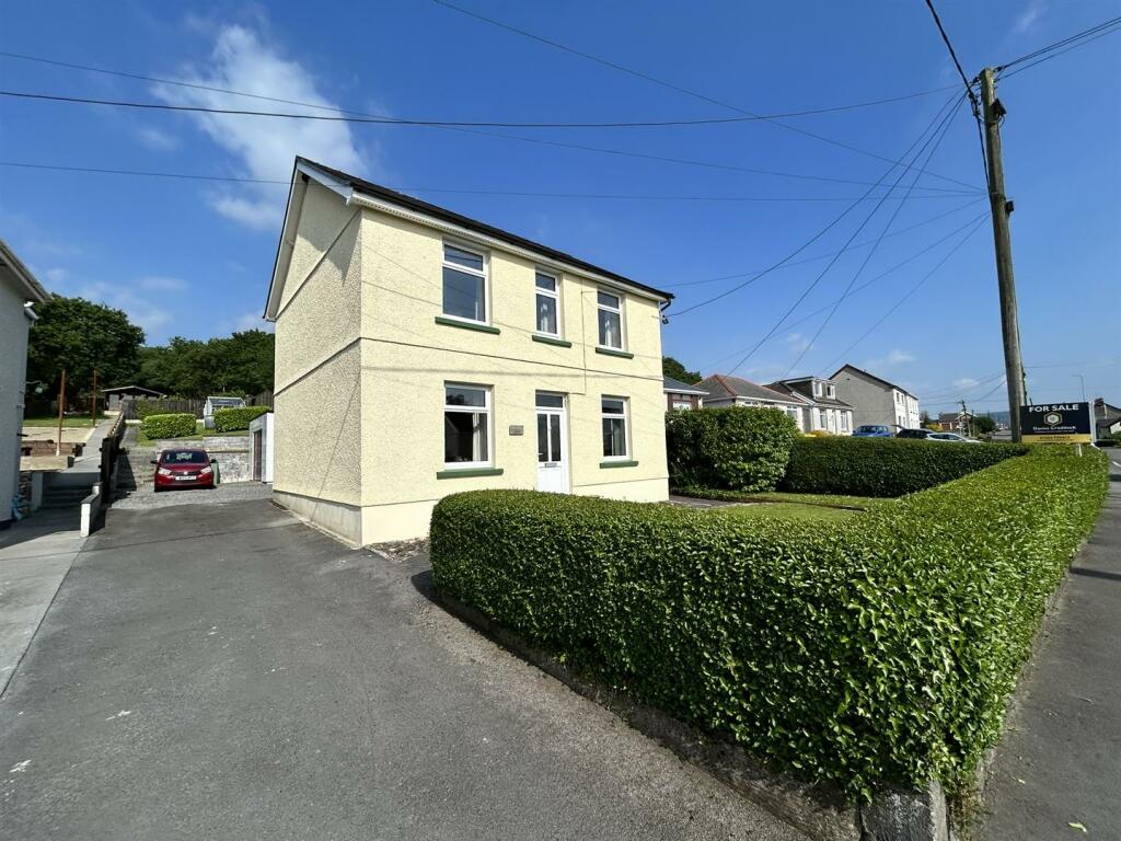 3 bedroom detached house for sale in Drefach, Llanelli, SA14