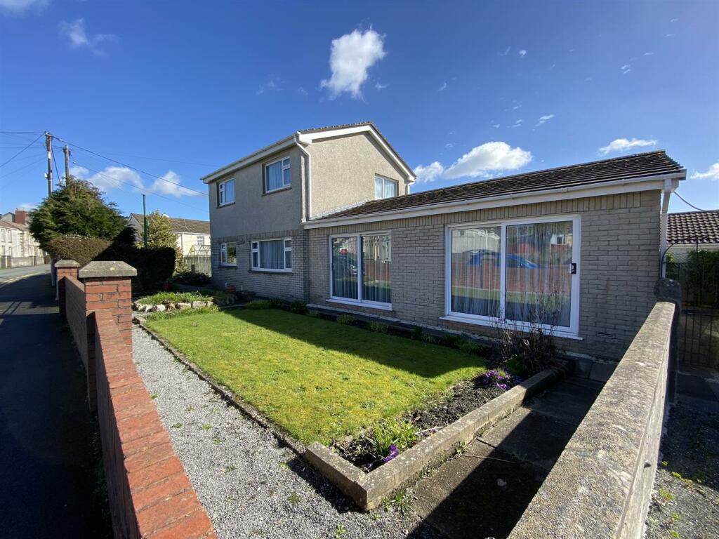 4 bedroom detached house for sale in Pencoed Road, Burry Port, SA16