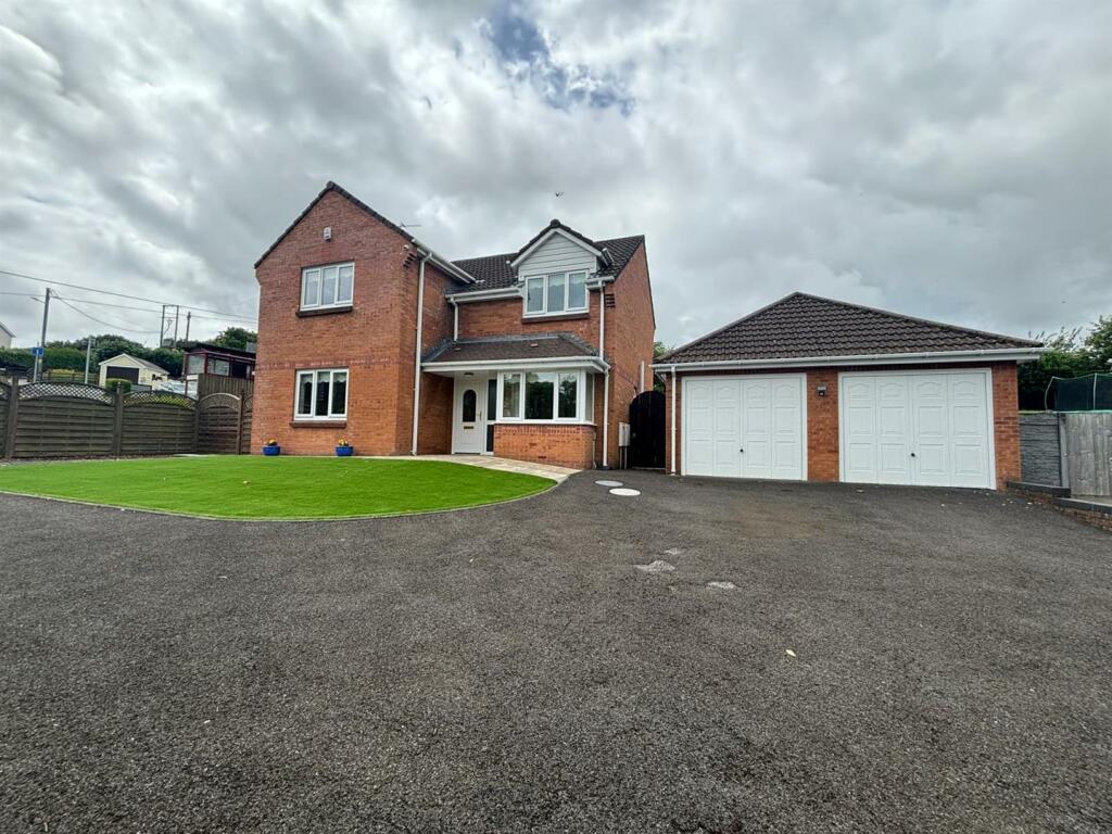 Main image of property: Clos Benallt Fawr, Pontarddulais, Swansea