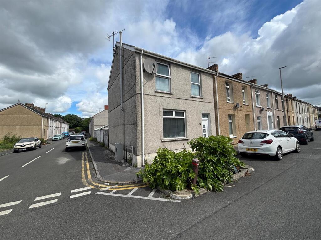 Main image of property: 61 Swansea Road, Llanelli SA15 3BJ