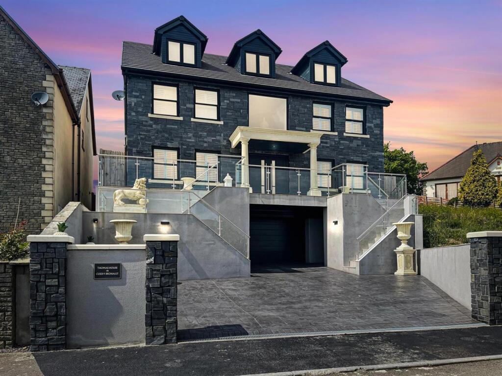 Main image of property: Coed Y Bronallt, Pontarddulais, Swansea