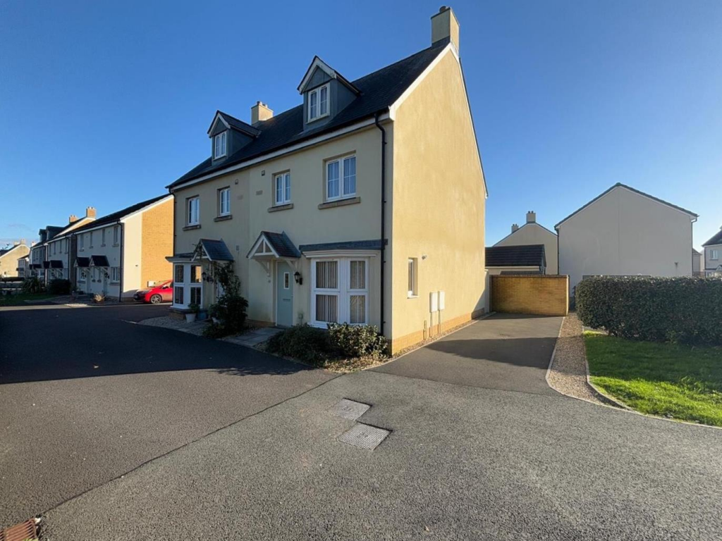 Main image of property: Clos Y Doc, Llanelli