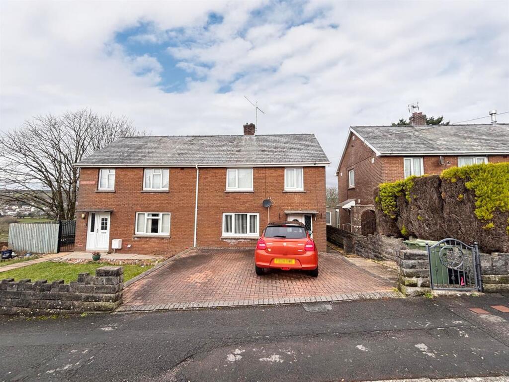 Main image of property: Llwyncrwn, Pontyates, Llanelli