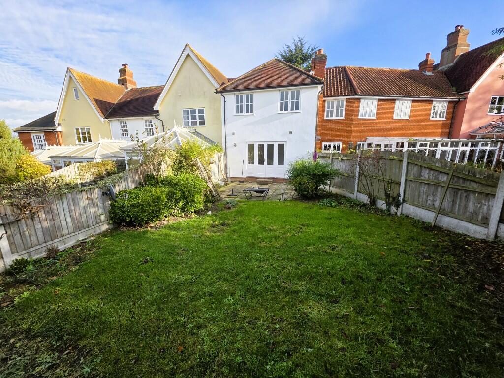 Main image of property: Deacons Close, CO10