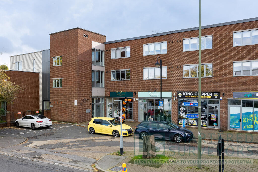 Main image of property: Flat 8, Shepperton House, 2-6 Green Lane, Shepperton, Surrey