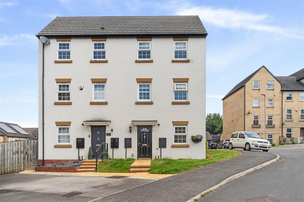 2 bedroom semidetached house for sale in Woodlock Road, Ackworth, WF7
