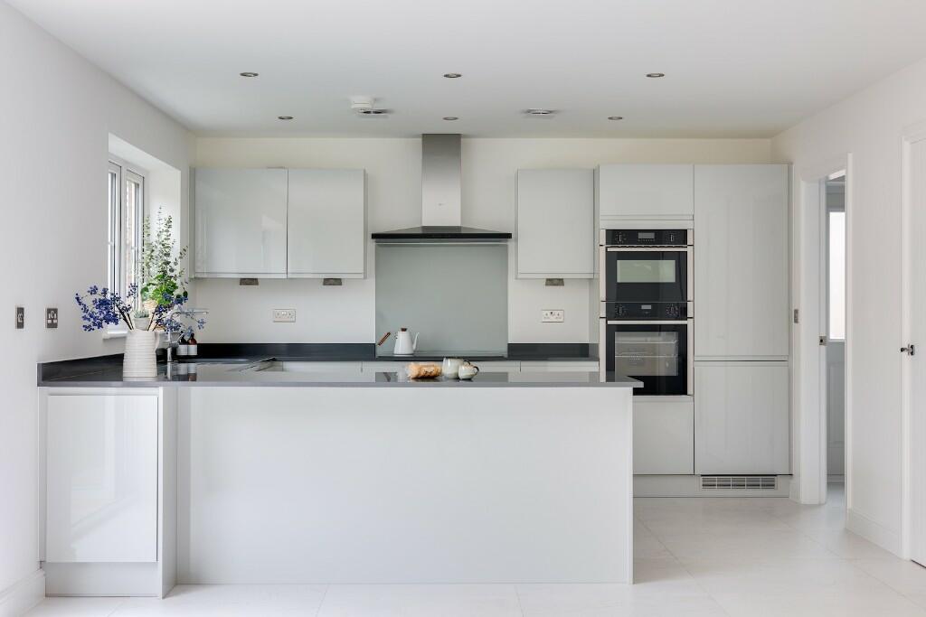 Additional property image - Stunning Craftsman Built Home on a Huge Plot!