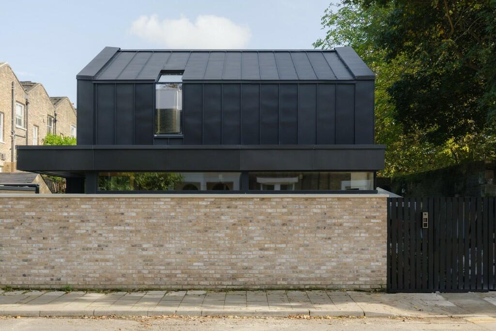 2 bedroom house for sale in Milton Grove, London, N16