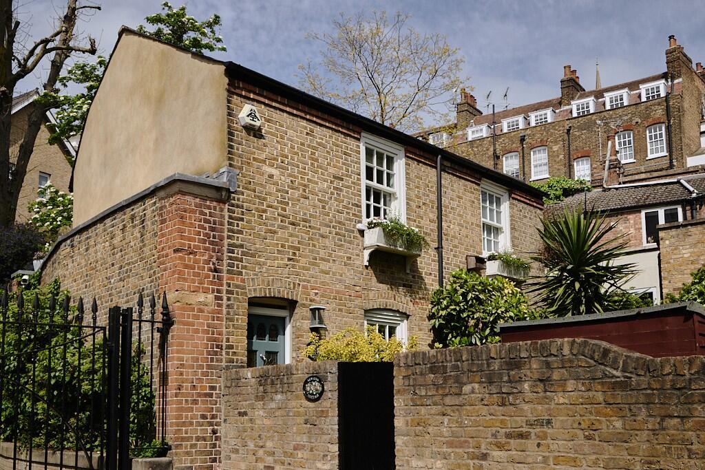 Main image of property: New End Cottage, Hampstead Village NW3