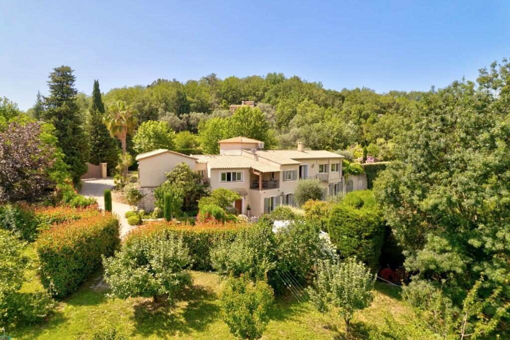 5 bed Villa for sale in Provence-Alps-Cote...