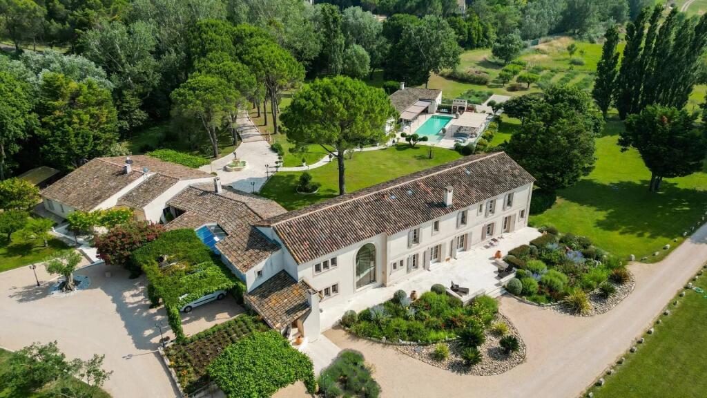 Main image of property: Provence-Alps-Cote d`Azur, Bouches-du-Rhône, Arles