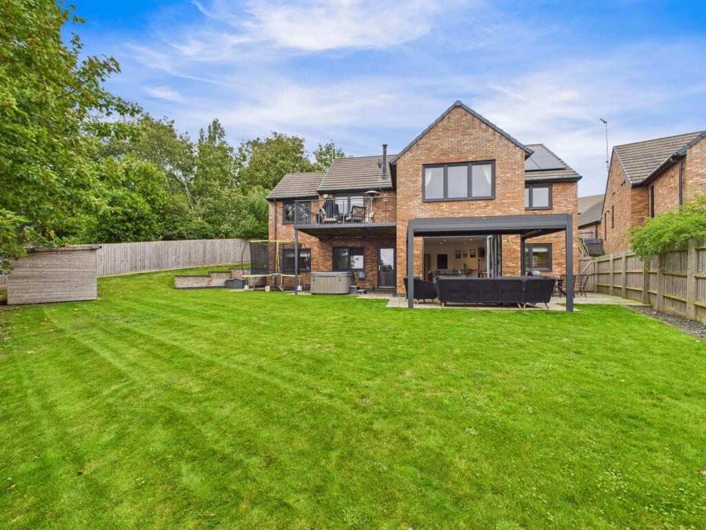 Main image of property: Ewart Close, Long Buckby, NN6 7ZE