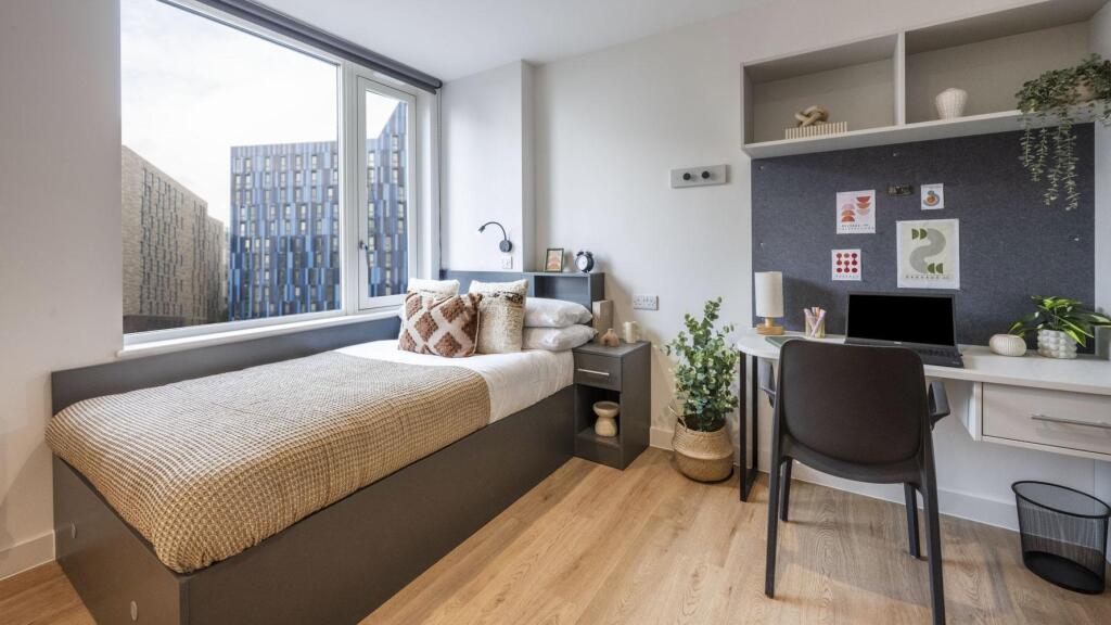 Main image of property: NEWCASTLE | PROFESSIONALS | AVAILABLE NOW