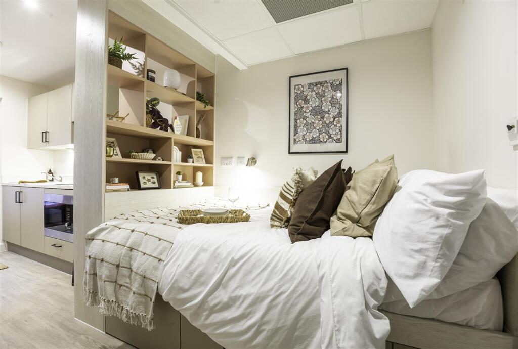 Main image of property: BIRMINGHAM | PROFESSIONAL & STUDENT | B4