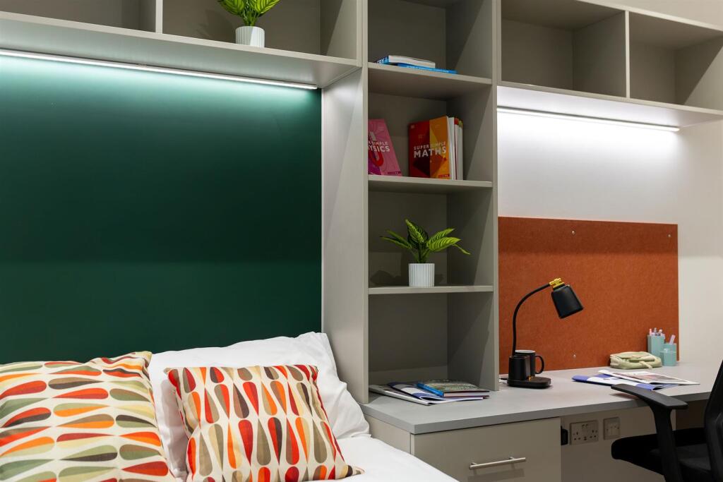 Main image of property: LONDON | PROFESSIONALS & STUDENTS | SEPTEMBER