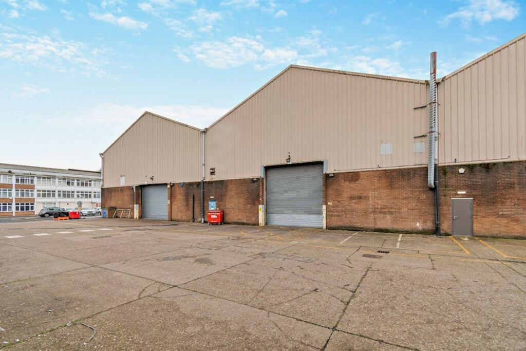 Main image of property: Unit 5A-5B, Bestwood Business Park, Nottingham, NG6 8TQ