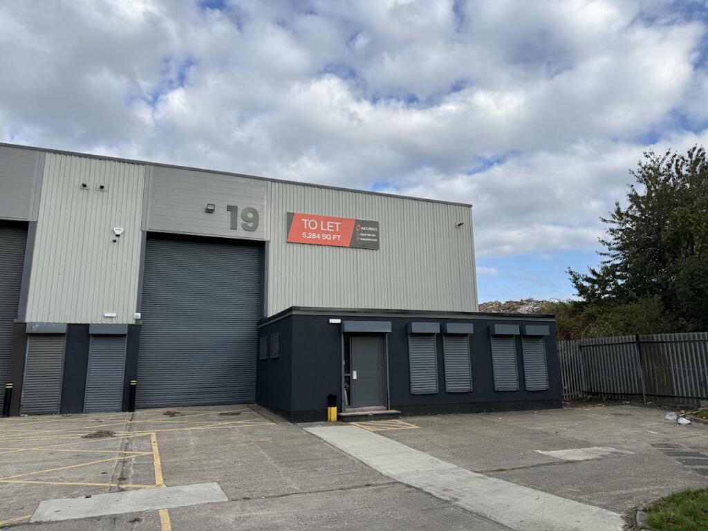 Main image of property: 19 Lenton Drive, Leeds, LS11 5JW