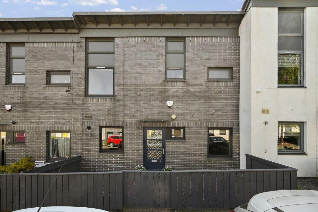 Main image of property: 11 Woolmet Place, Edinburgh, EH16 4GY