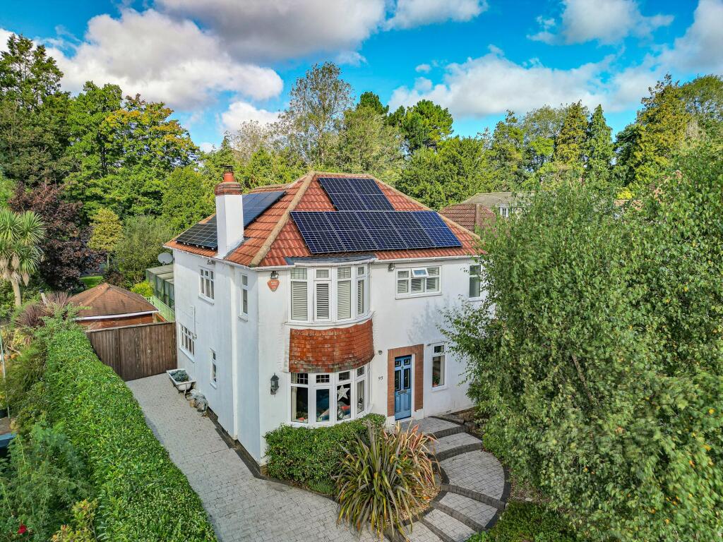 3 bedroom detached house for sale in Spring Lane, SO50